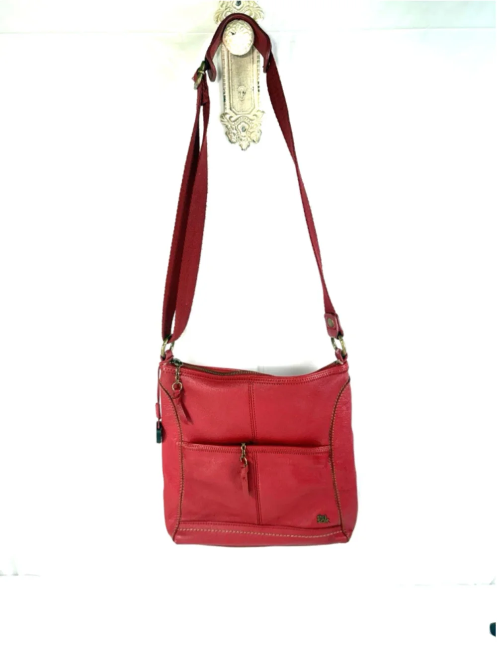 The Sak Iris Red Pebble Leather Brass Tone Crossbody Shoulder Bag EUC MSRP $129